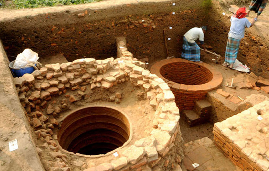 SOUTH ASIA BEYOND BORDERS: NEW RESEARCH IN HISTORY AND ARCHAEOLOGY