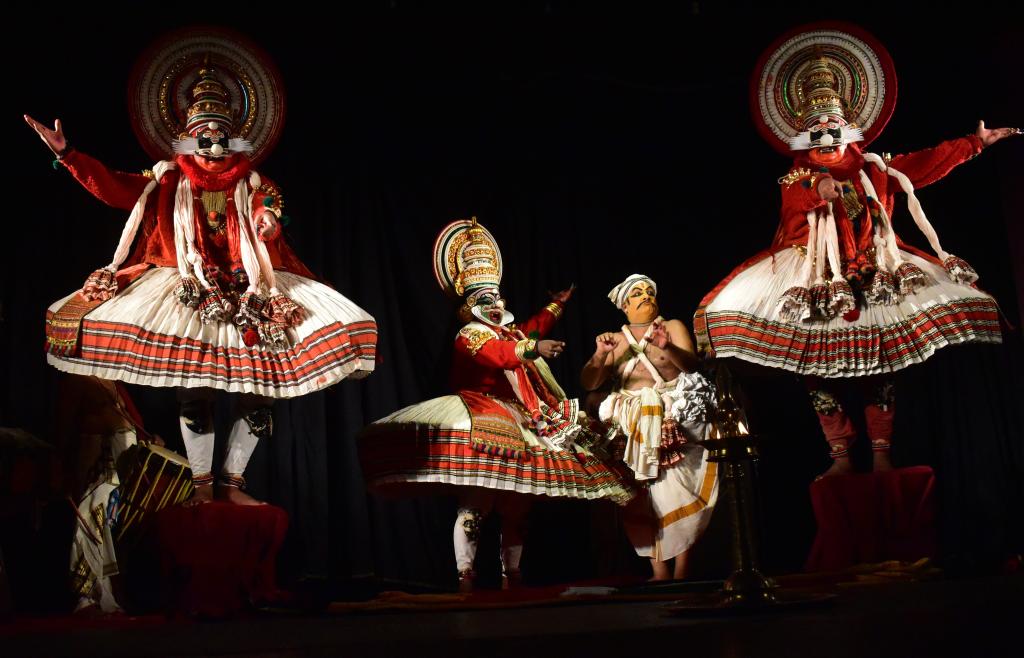 

<!-- THEME DEBUG -->
<!-- THEME HOOK: 'field' -->
<!-- FILE NAME SUGGESTIONS:
   ▪️ field--node--title--programs.html.twig
   ✅ field--node--title.html.twig
   ▪️ field--node--programs.html.twig
   ▪️ field--title.html.twig
   ▪️ field--string.html.twig
   ▪️ field.html.twig
-->
<!-- BEGIN OUTPUT from 'core/themes/stable9/templates/field/field--node--title.html.twig' -->
<span>THE IIC EXPERIENCE: A FESTIVAL OF THE ARTS – 27TH OCTOBER TO 2ND NOVEMBER 2023</span>

<!-- END OUTPUT from 'core/themes/stable9/templates/field/field--node--title.html.twig' -->

