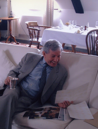 Between the Crown & Congress: Rethinking the Politics of Late Colonial India