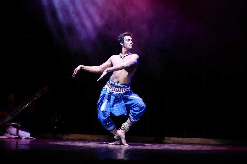 

<!-- THEME DEBUG -->
<!-- THEME HOOK: 'field' -->
<!-- FILE NAME SUGGESTIONS:
   ▪️ field--node--title--programs.html.twig
   ✅ field--node--title.html.twig
   ▪️ field--node--programs.html.twig
   ▪️ field--title.html.twig
   ▪️ field--string.html.twig
   ▪️ field.html.twig
-->
<!-- BEGIN OUTPUT from 'core/themes/stable9/templates/field/field--node--title.html.twig' -->
<span>Odissi Duet</span>

<!-- END OUTPUT from 'core/themes/stable9/templates/field/field--node--title.html.twig' -->

