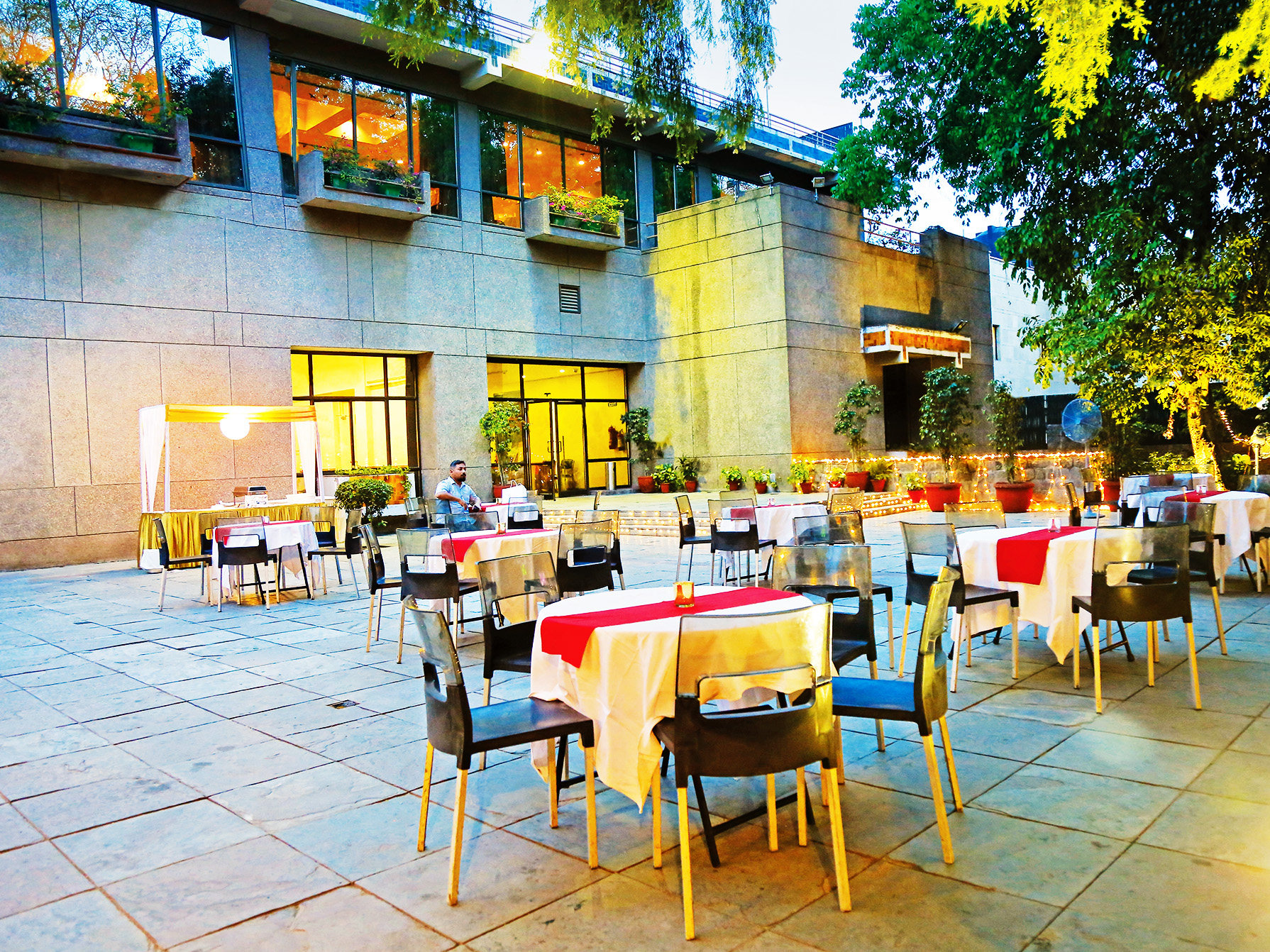 

<!-- THEME DEBUG -->
<!-- THEME HOOK: 'field' -->
<!-- FILE NAME SUGGESTIONS:
   ▪️ field--node--title--facilities.html.twig
   ✅ field--node--title.html.twig
   ▪️ field--node--facilities.html.twig
   ▪️ field--title.html.twig
   ▪️ field--string.html.twig
   ▪️ field.html.twig
-->
<!-- BEGIN OUTPUT from 'core/themes/stable9/templates/field/field--node--title.html.twig' -->
<span>Rose Garden</span>

<!-- END OUTPUT from 'core/themes/stable9/templates/field/field--node--title.html.twig' -->

