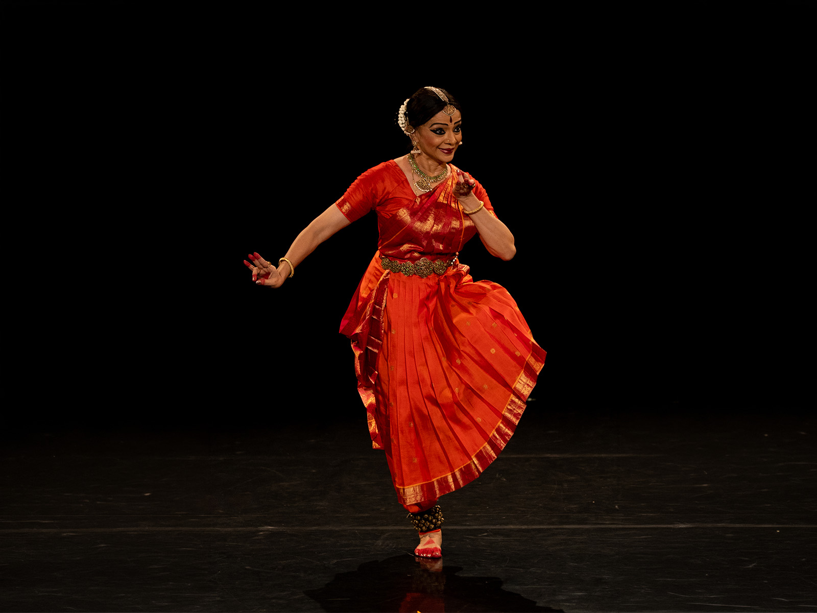 Dance with Space-  An evening of dance appreciation inviting viewers to look “into dance” rather than look “at dance”.