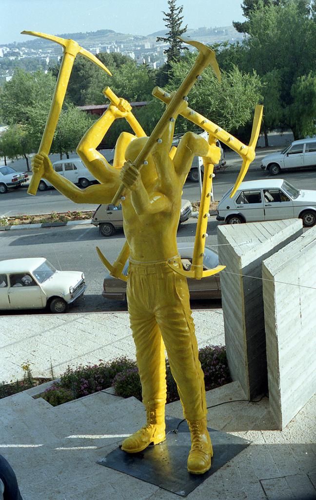 

<!-- THEME DEBUG -->
<!-- THEME HOOK: 'field' -->
<!-- FILE NAME SUGGESTIONS:
   ▪️ field--node--title--programs.html.twig
   ✅ field--node--title.html.twig
   ▪️ field--node--programs.html.twig
   ▪️ field--title.html.twig
   ▪️ field--string.html.twig
   ▪️ field.html.twig
-->
<!-- BEGIN OUTPUT from 'core/themes/stable9/templates/field/field--node--title.html.twig' -->
<span>" Heat and Dust"- Between India and Zion</span>

<!-- END OUTPUT from 'core/themes/stable9/templates/field/field--node--title.html.twig' -->

