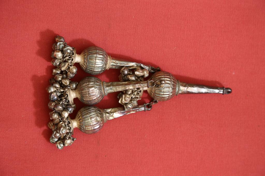 

<!-- THEME DEBUG -->
<!-- THEME HOOK: 'field' -->
<!-- FILE NAME SUGGESTIONS:
   ▪️ field--node--title--programs.html.twig
   ✅ field--node--title.html.twig
   ▪️ field--node--programs.html.twig
   ▪️ field--title.html.twig
   ▪️ field--string.html.twig
   ▪️ field.html.twig
-->
<!-- BEGIN OUTPUT from 'core/themes/stable9/templates/field/field--node--title.html.twig' -->
<span>Pen, Ink, Action: Satyajit Ray at 100</span>

<!-- END OUTPUT from 'core/themes/stable9/templates/field/field--node--title.html.twig' -->

