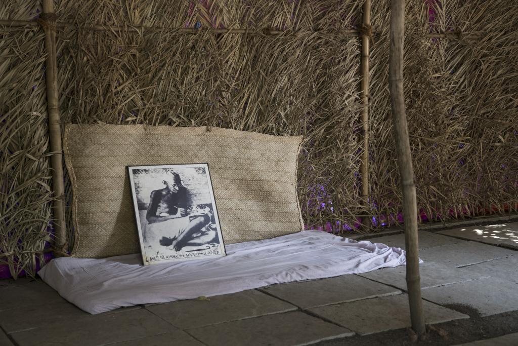 

<!-- THEME DEBUG -->
<!-- THEME HOOK: 'field' -->
<!-- FILE NAME SUGGESTIONS:
   ▪️ field--node--title--programs.html.twig
   ✅ field--node--title.html.twig
   ▪️ field--node--programs.html.twig
   ▪️ field--title.html.twig
   ▪️ field--string.html.twig
   ▪️ field.html.twig
-->
<!-- BEGIN OUTPUT from 'core/themes/stable9/templates/field/field--node--title.html.twig' -->
<span>23 Grams of Salt: Retracing Gandhi’s March to Dandi</span>

<!-- END OUTPUT from 'core/themes/stable9/templates/field/field--node--title.html.twig' -->

