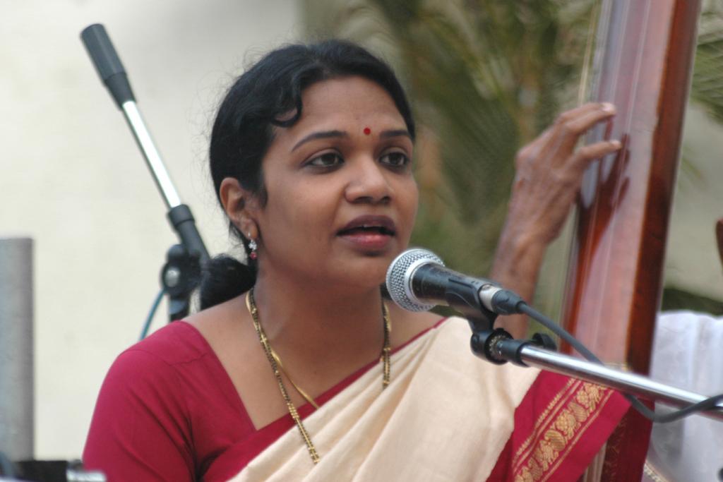 

<!-- THEME DEBUG -->
<!-- THEME HOOK: 'field' -->
<!-- FILE NAME SUGGESTIONS:
   ▪️ field--node--title--programs.html.twig
   ✅ field--node--title.html.twig
   ▪️ field--node--programs.html.twig
   ▪️ field--title.html.twig
   ▪️ field--string.html.twig
   ▪️ field.html.twig
-->
<!-- BEGIN OUTPUT from 'core/themes/stable9/templates/field/field--node--title.html.twig' -->
<span>IIC SUMMER FESTIVAL OF DANCE AND MUSIC 2022</span>

<!-- END OUTPUT from 'core/themes/stable9/templates/field/field--node--title.html.twig' -->

