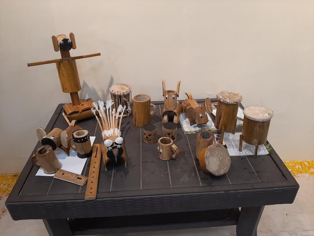 

<!-- THEME DEBUG -->
<!-- THEME HOOK: 'field' -->
<!-- FILE NAME SUGGESTIONS:
   ▪️ field--node--title--programs.html.twig
   ✅ field--node--title.html.twig
   ▪️ field--node--programs.html.twig
   ▪️ field--title.html.twig
   ▪️ field--string.html.twig
   ▪️ field.html.twig
-->
<!-- BEGIN OUTPUT from 'core/themes/stable9/templates/field/field--node--title.html.twig' -->
<span>Bamboo Song</span>

<!-- END OUTPUT from 'core/themes/stable9/templates/field/field--node--title.html.twig' -->

